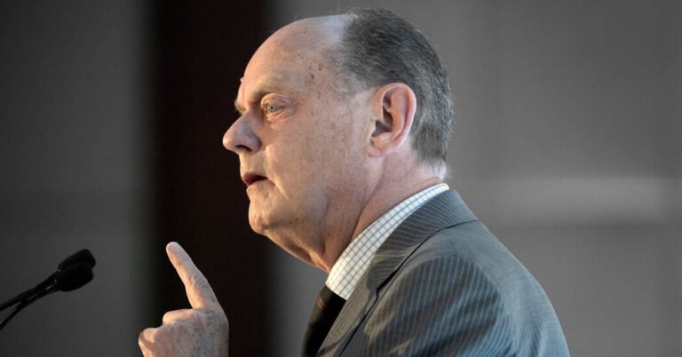 Rex Murphy, a Dominant Pundit on the Right in Canada, Dies at 77