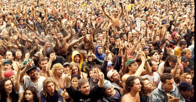 An Undersung and Unruly Woodstock in Pictures, 30 Years On