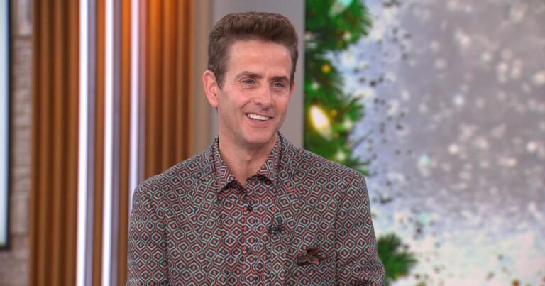 Joey McIntyre talks new holiday rom-com,