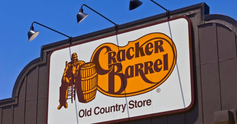 Cracker Barrel apologizes after refusing to serve students with special needs